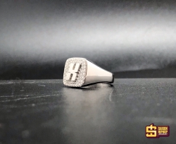 Nhẫn Chữ Cái Mặt Vuông